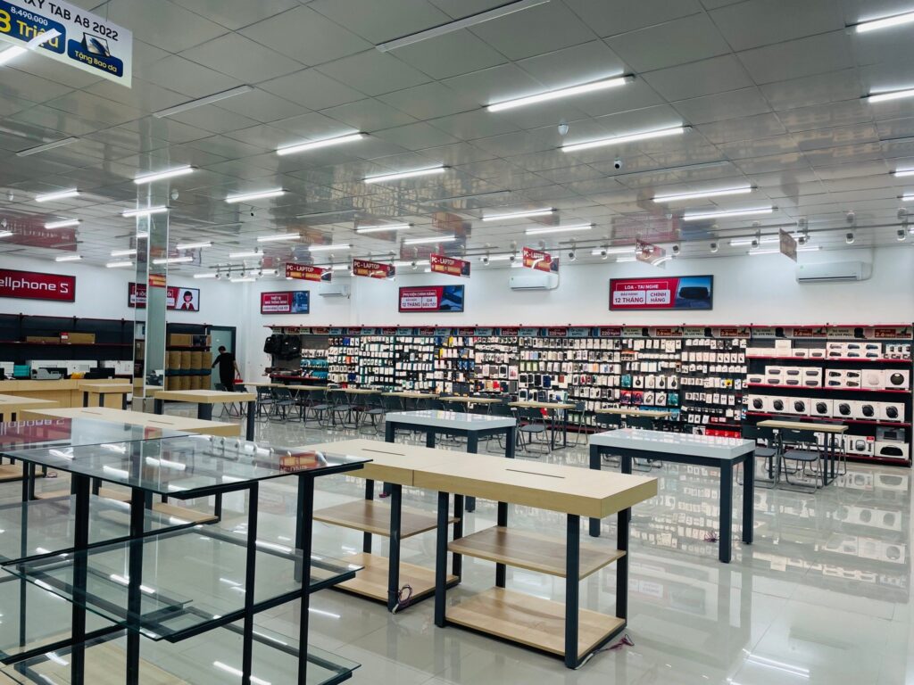 Retail -Store-Fixtures-manufacturer-cellphone-s