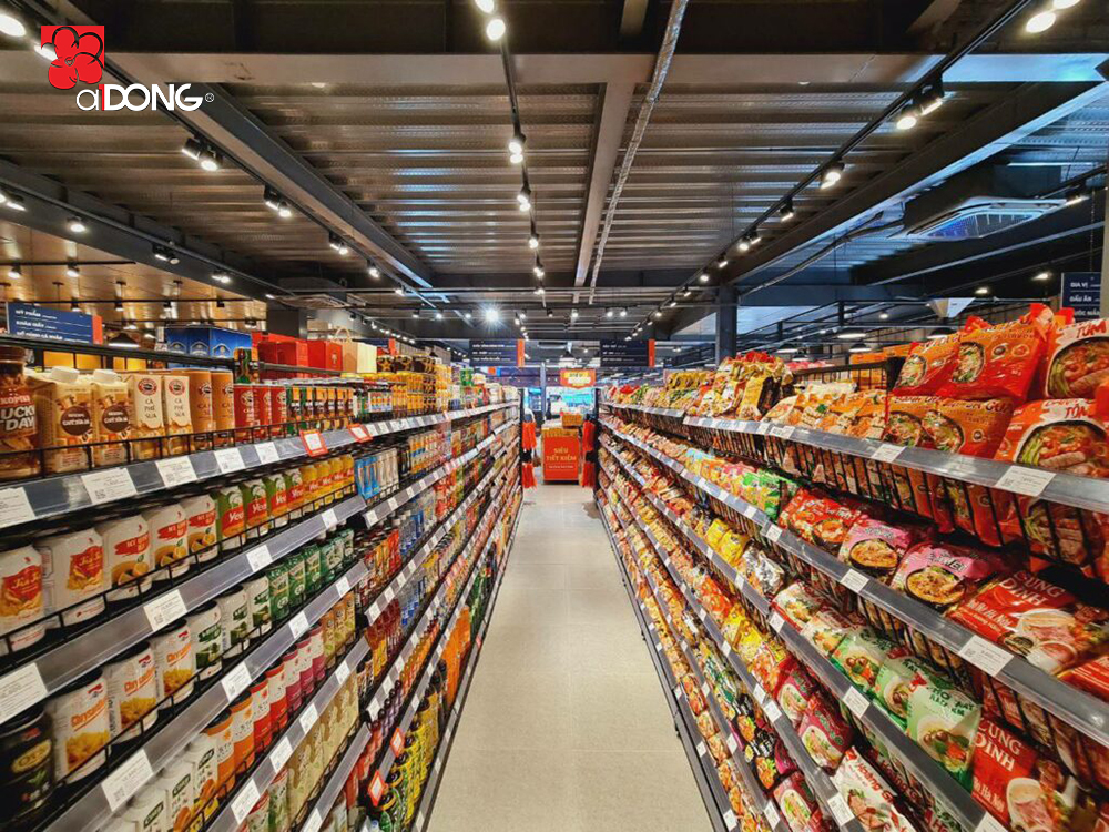 convenience-store-display-shelves-circle-k